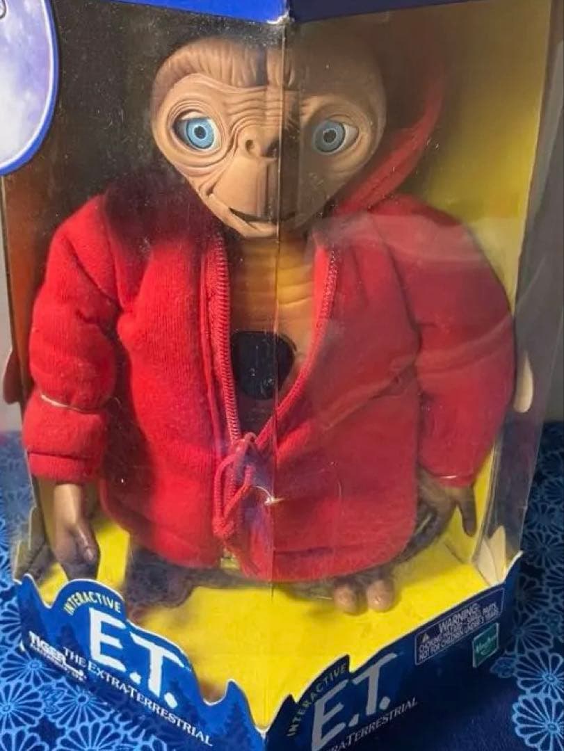 E.T. インタラクティブ フィギュア 赤　タイガーエレクトロニクス社