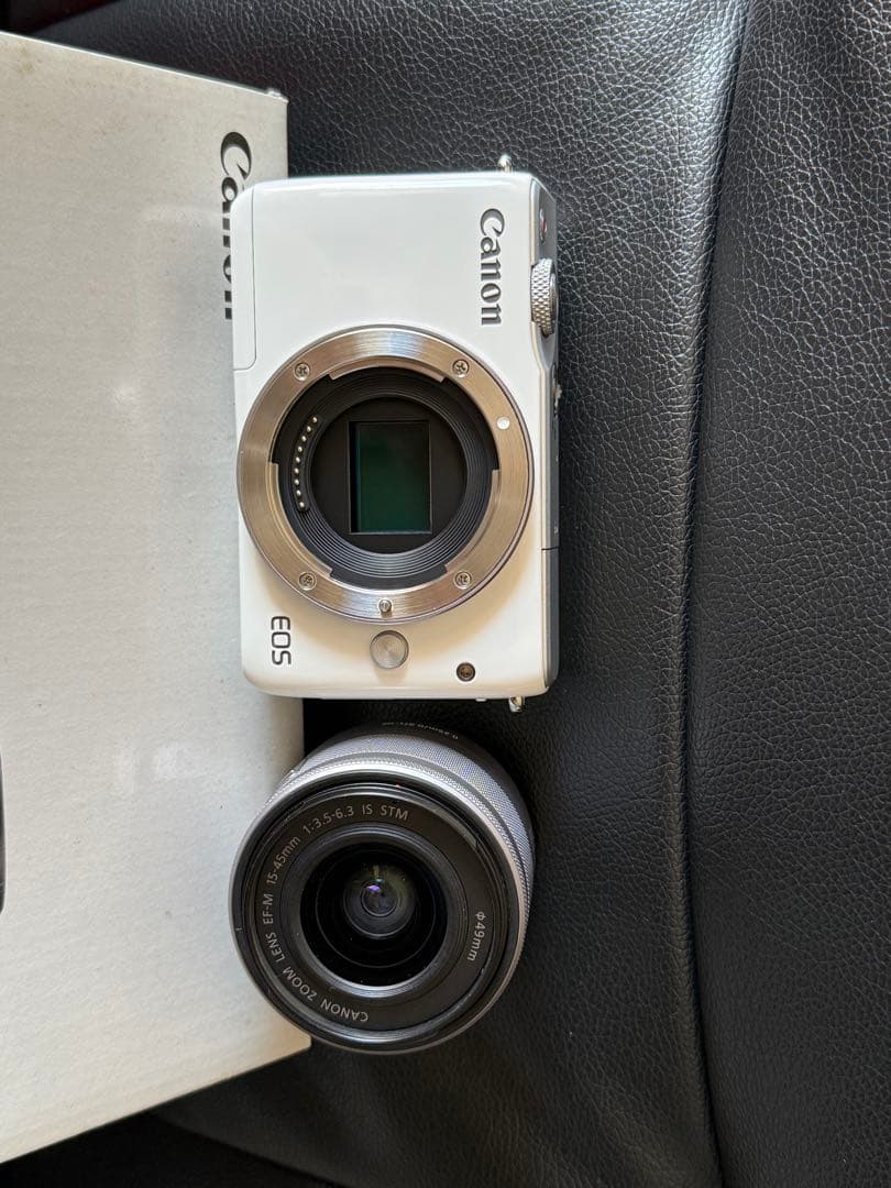 【美品】Canon EOS M10 ミラーレスカメラ 本体と付属品