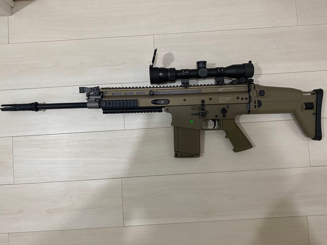 次世代電動ガン SCAR-H 、スコープ、マウント、マガジン2個、充電器付き。