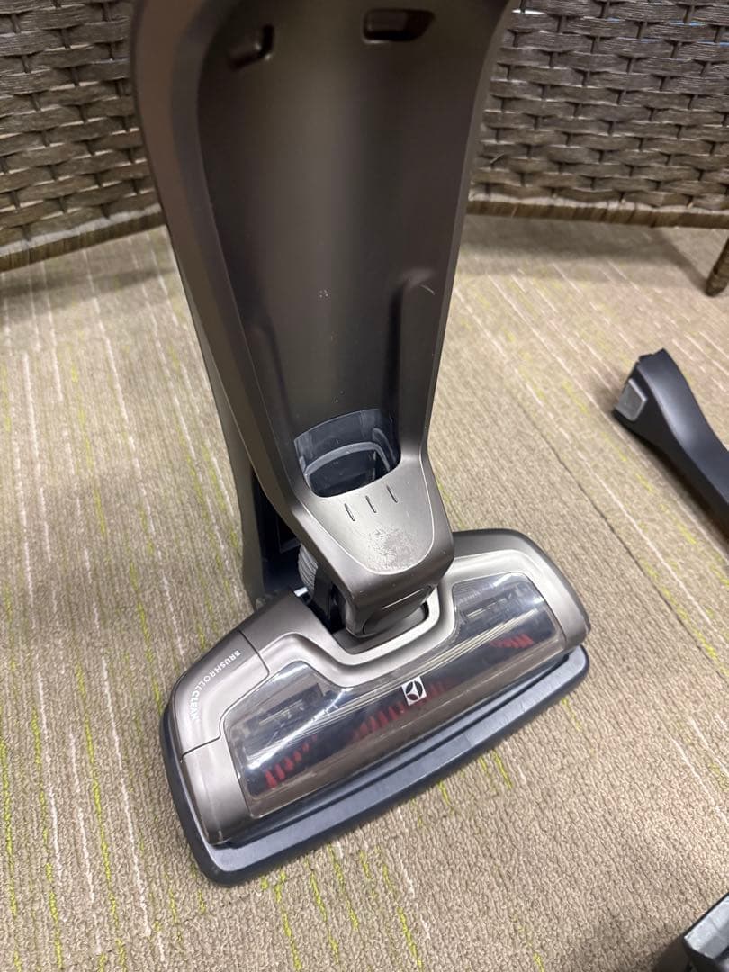 【洗浄消毒作業済】エレクトロラックス　エルゴラピード　クリーナーZB3323PL