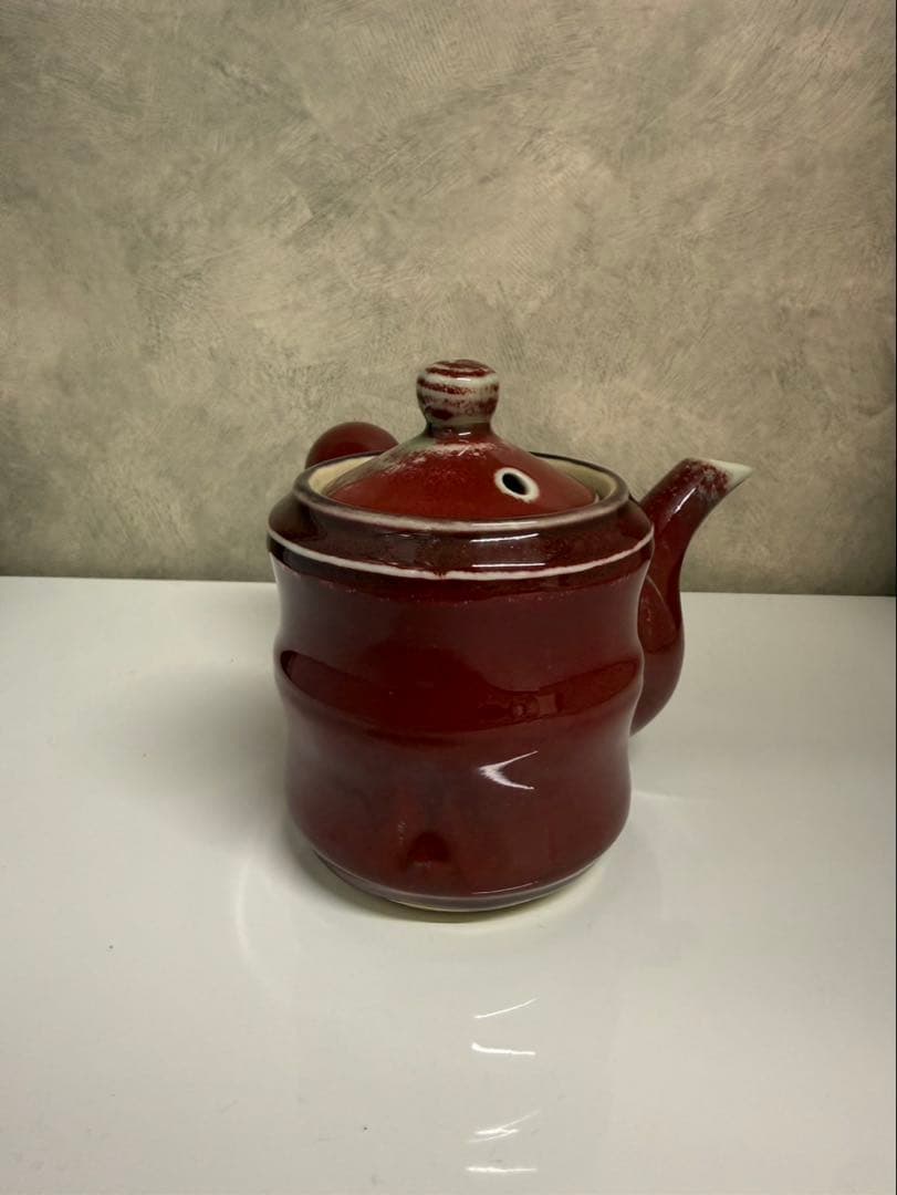 茶器セット　えんじ色と白色の陶器カップピッチャー急須