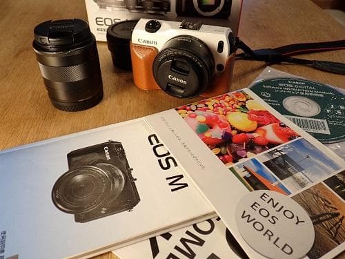 CanonミラーレスカメラEOSMダブルレンズキット18-55mm/M22mm