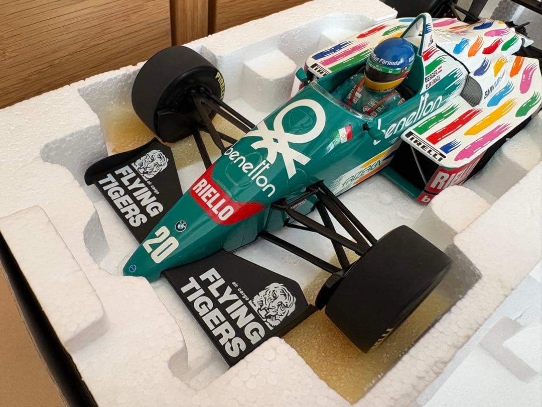 ベネトン B186 G.ベルガー 1986 1/18 MINICHAMPS