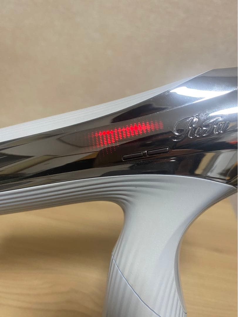 リファ　Refa ホワイト　ヘアドライヤー　RE-AX-02A ジャンク