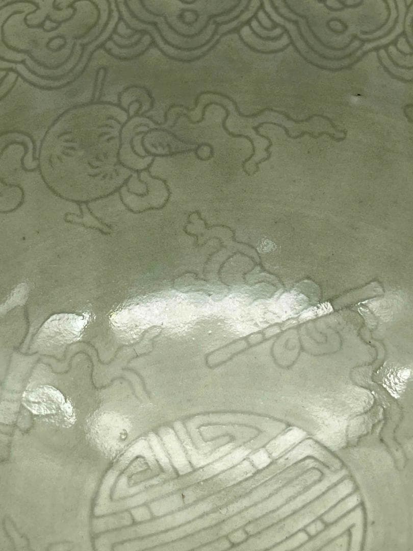 清雍正時代　青磁暗刻花卉輪花大鉢　【旧家蔵出し】 希少貴重 景徳鎮(B-76)