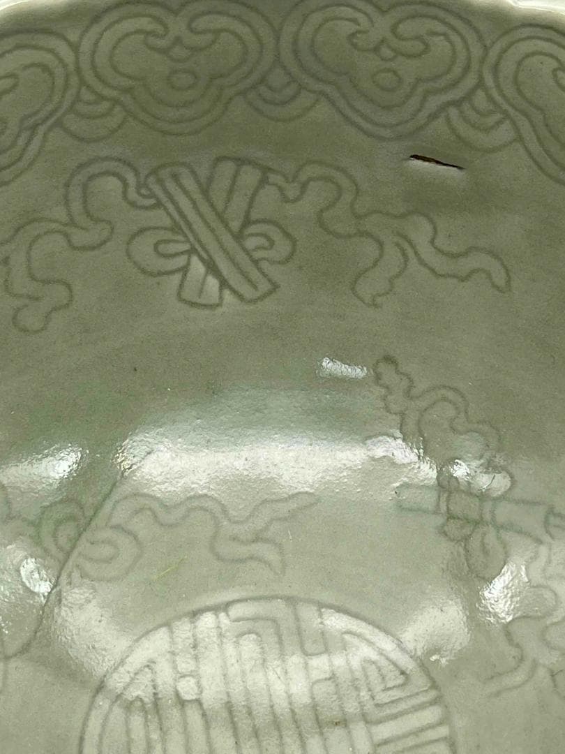 清雍正時代　青磁暗刻花卉輪花大鉢　【旧家蔵出し】 希少貴重 景徳鎮(B-76)