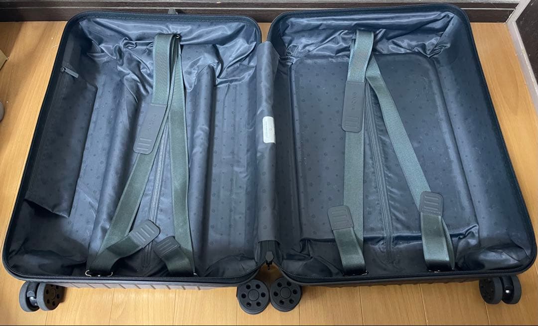 リモワ エッセンシャルスリーブ キャビン