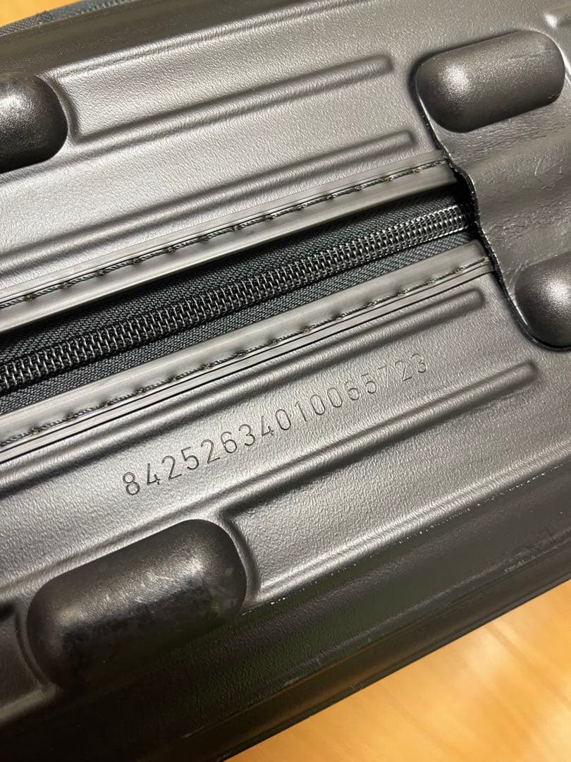 リモワ エッセンシャルスリーブ キャビン