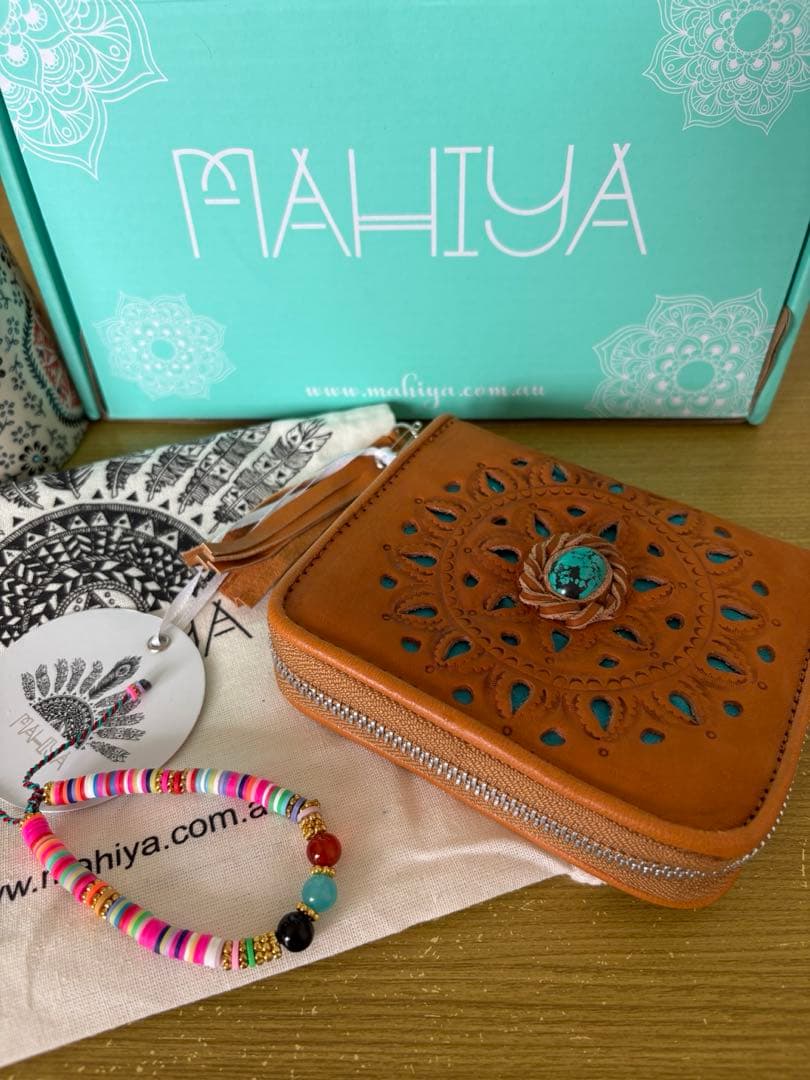 MAHIYA 透かし彫りレザー財布