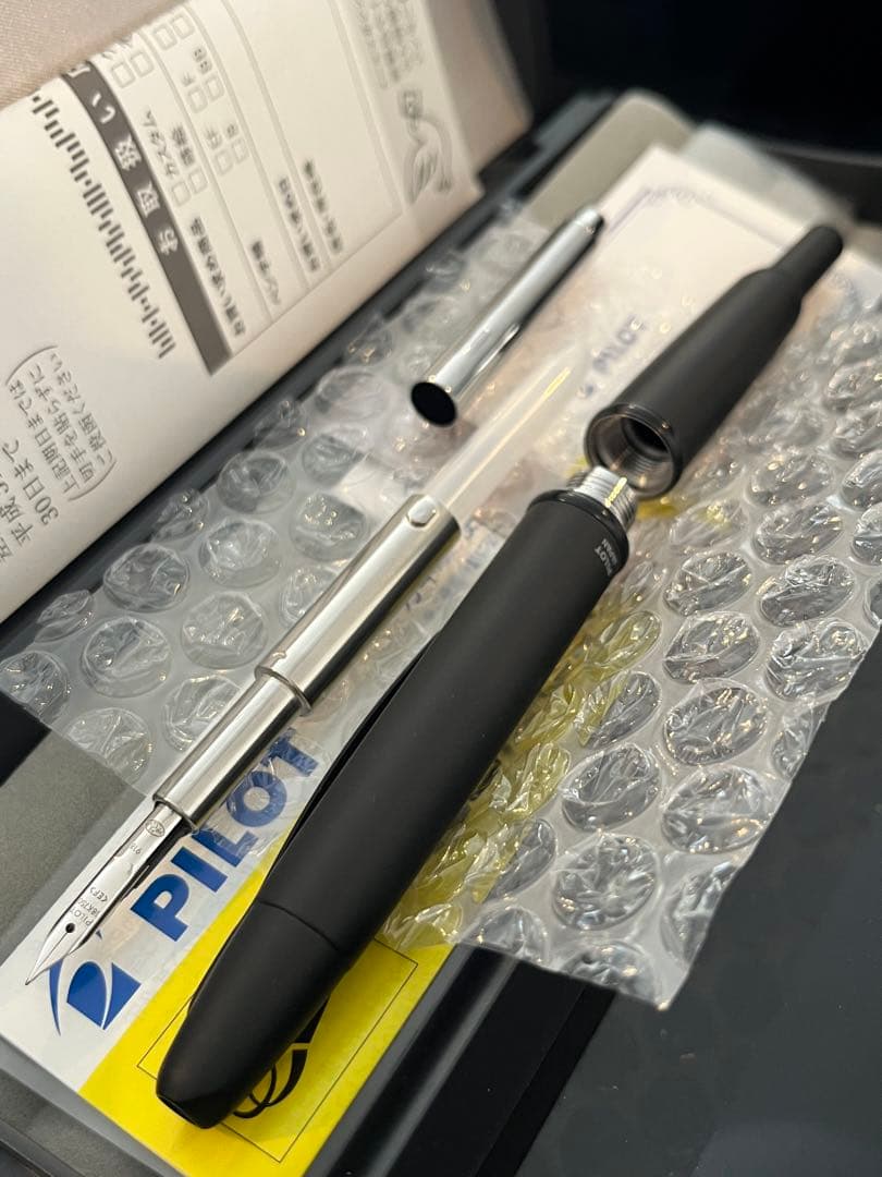 PILOT キャップレス　ノック式　万年筆 マット黒