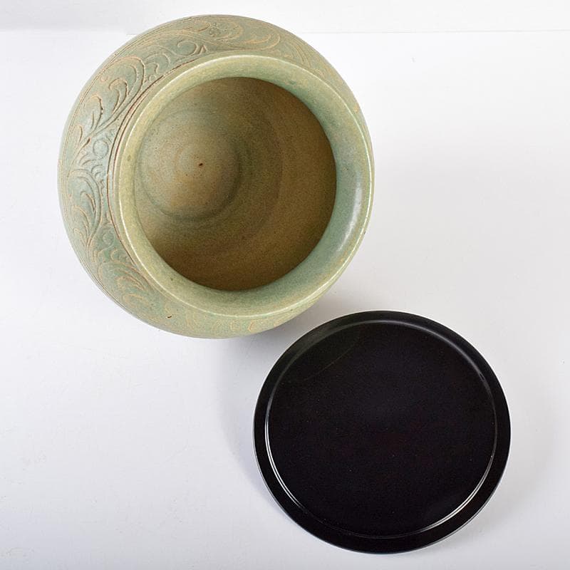 タイ古陶磁　緑釉　刻魚藻文水指　刻花文茶碗　時代箱付　C　R7773B