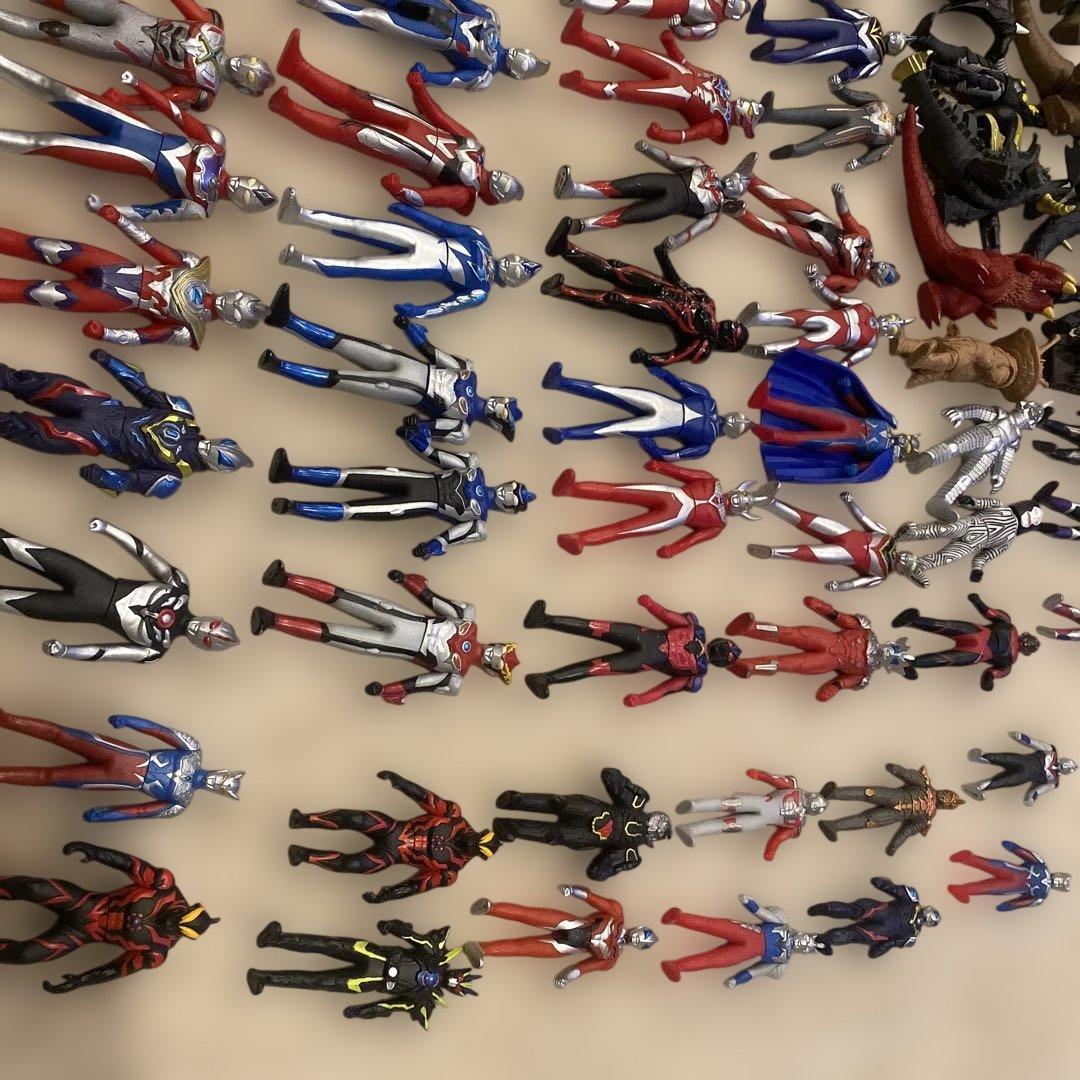 ウルトラマンフィギュアセット　約70体