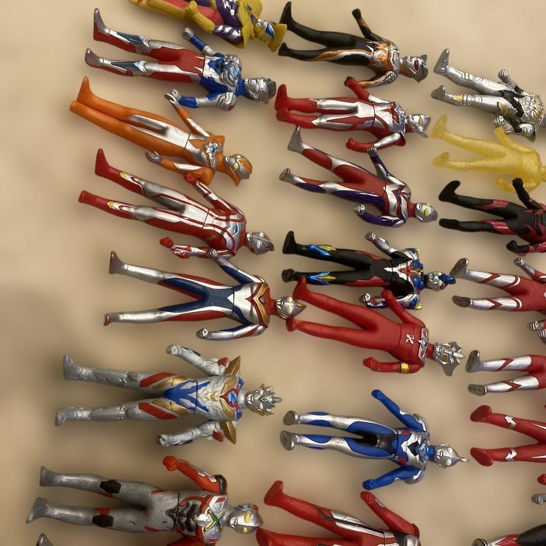 ウルトラマンフィギュアセット　約70体