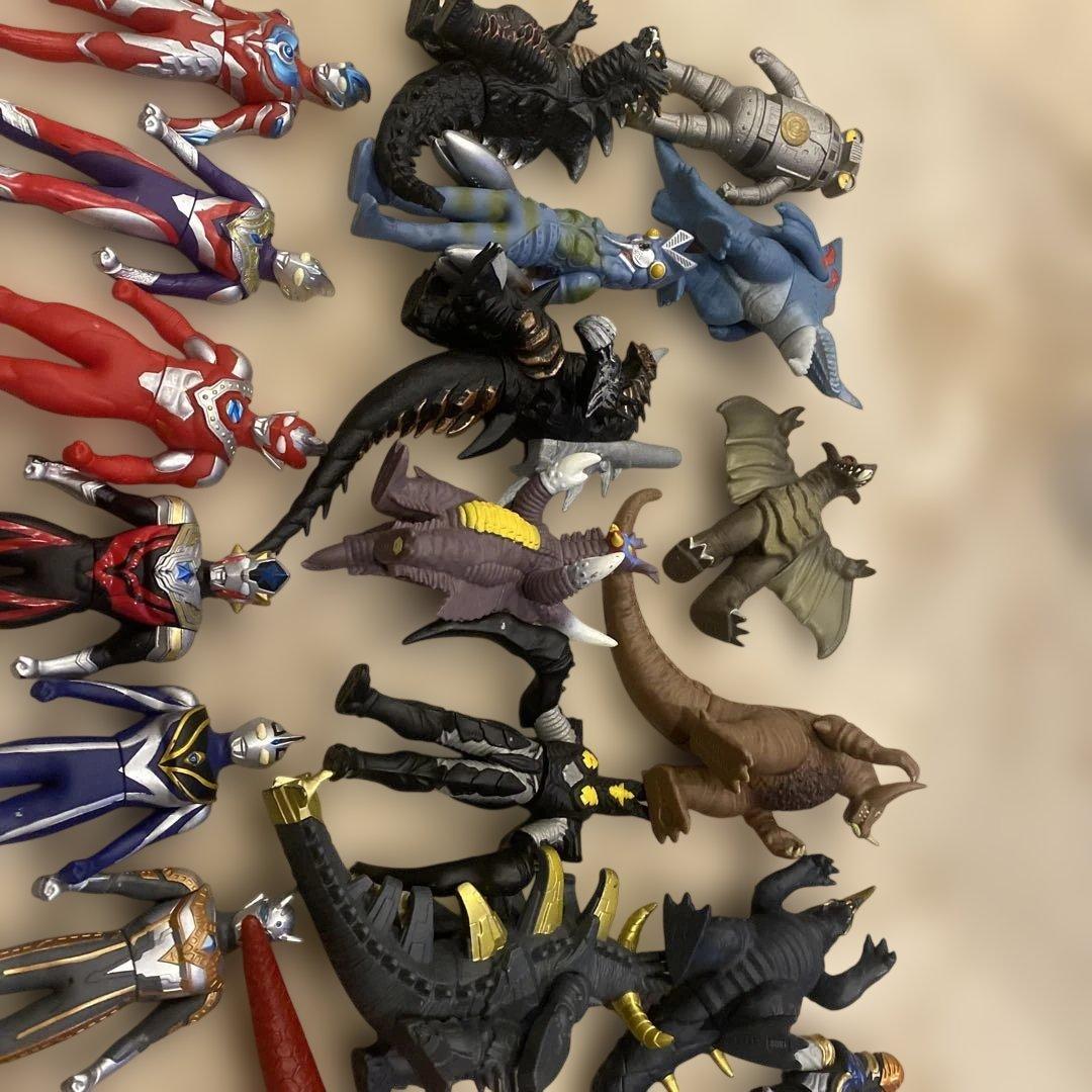 ウルトラマンフィギュアセット　約70体