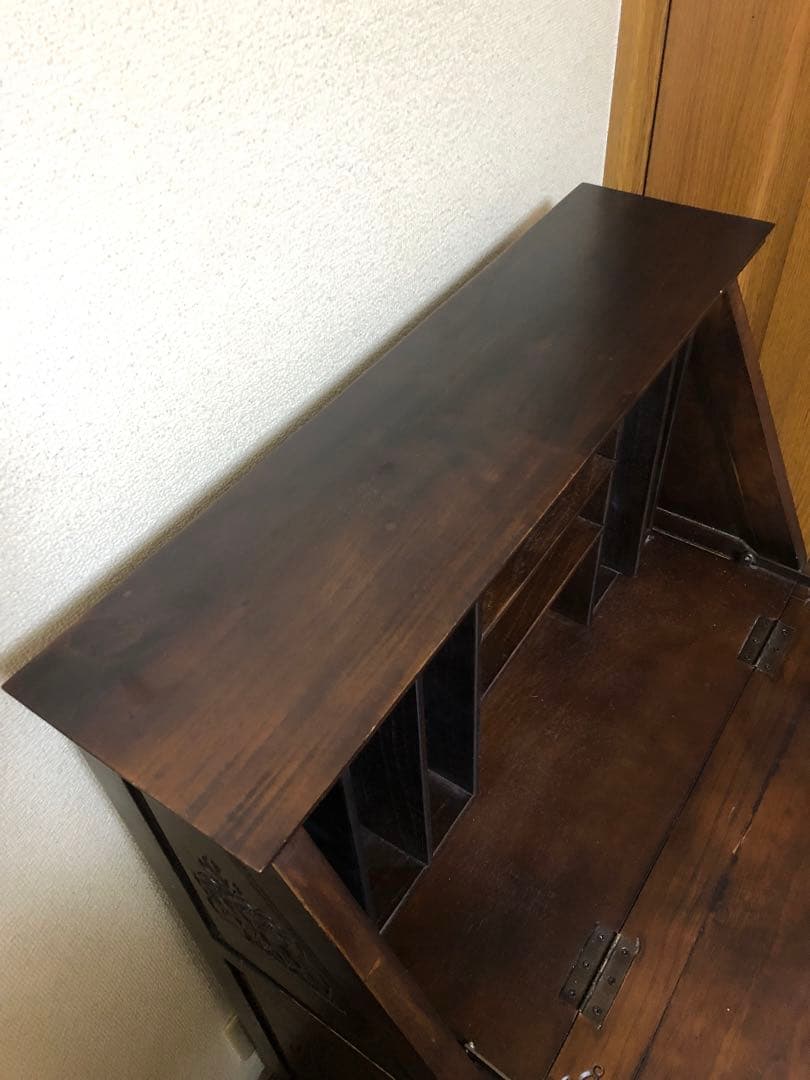 木製キャビネット ライティングビューロー　彫刻デザイン 引き出し付き