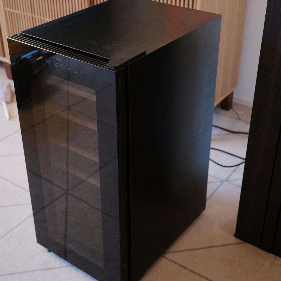 【美品】PlusQ ワインセラー 15本収納 コンプレッサー式 保温ヒーター付