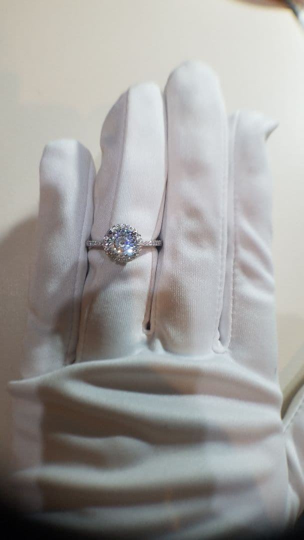 N.ページ！最高級モアサナイト　100面カット　1カラット　ヘイローリング