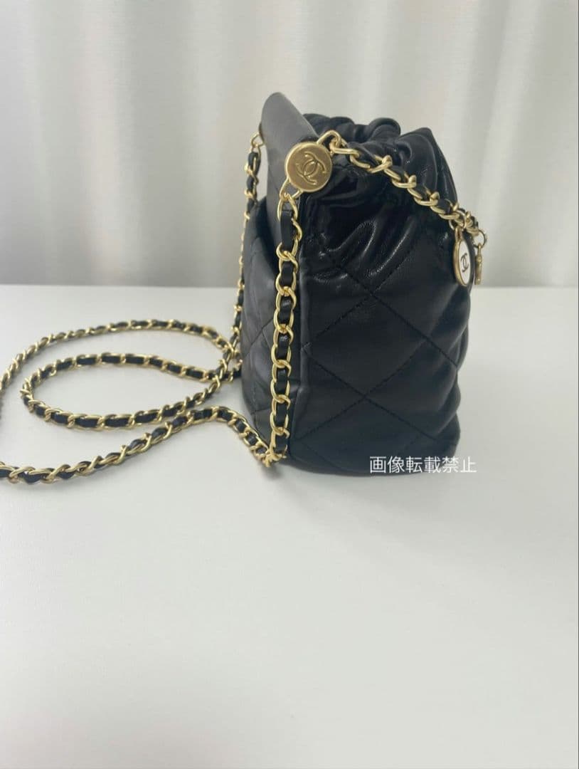 シャネル ノベルティ キルティング チャーム付き ショルダーバッグ