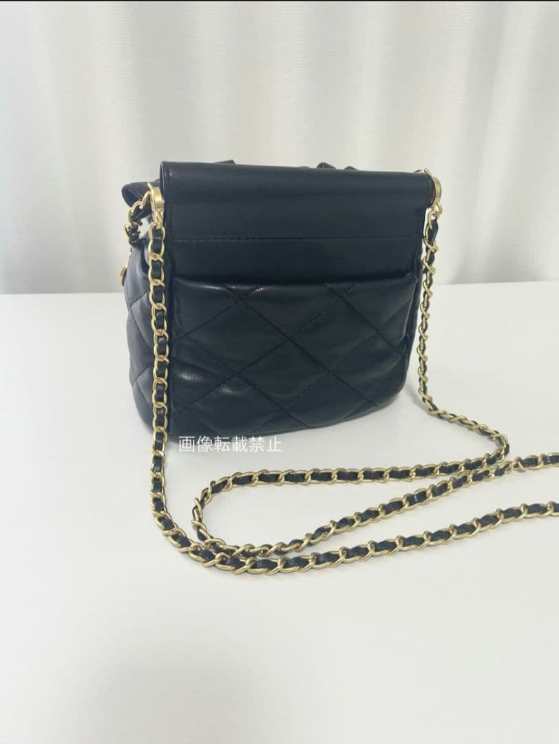 シャネル ノベルティ キルティング チャーム付き ショルダーバッグ