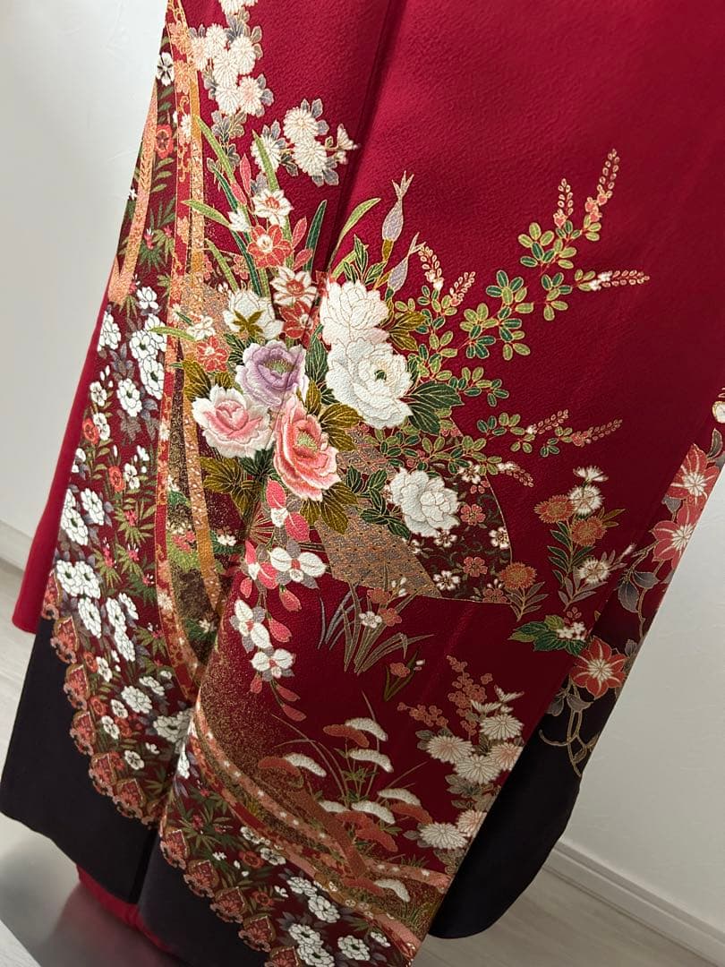 美品　王道カラー　正絹振袖フルセット　赤色 花柄　刺繍　豪華