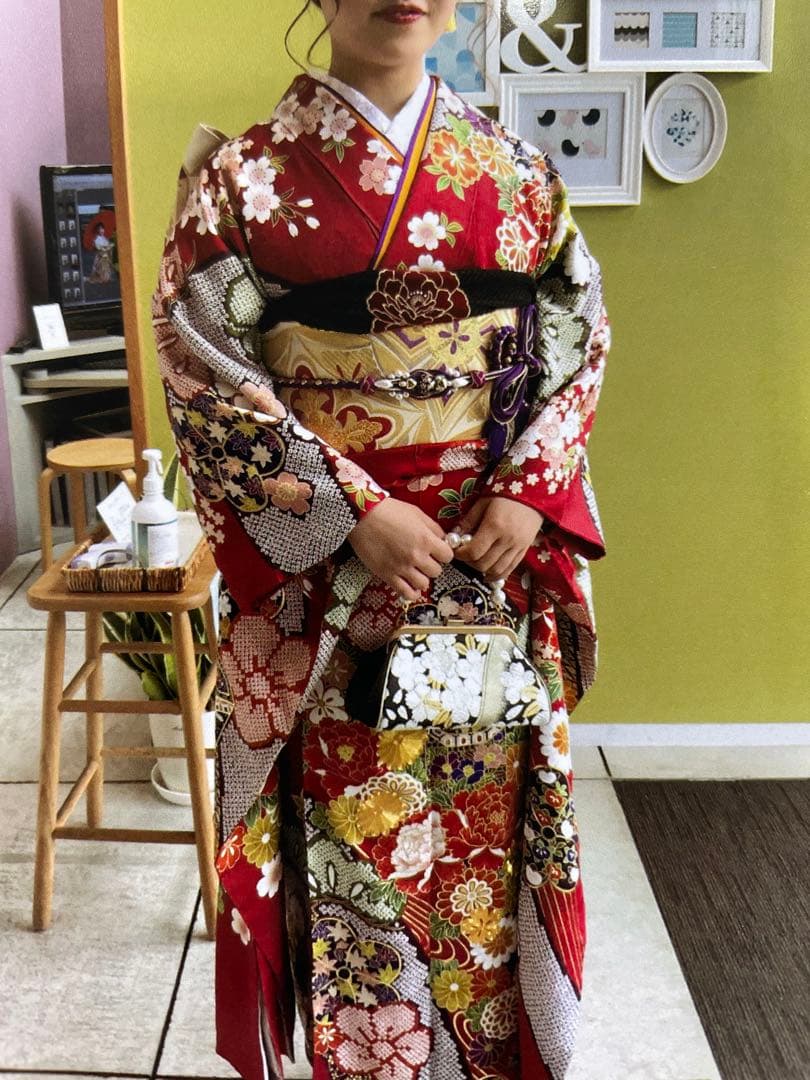 成人式　振袖　正絹　赤色、王道古典柄