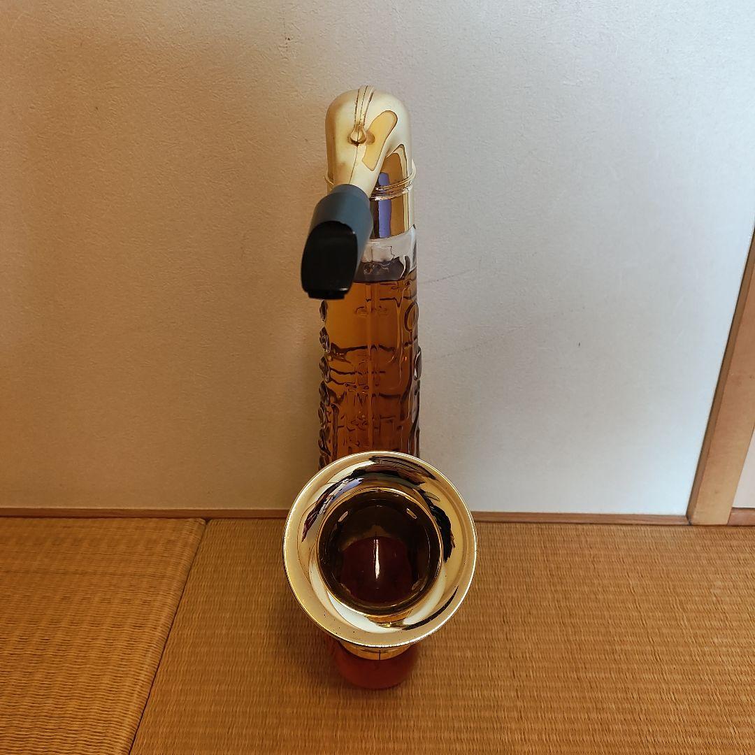 サクソフォン型ウイスキーサーバー