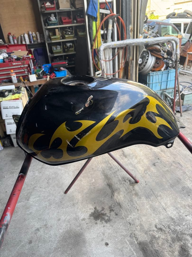 CB400SF nc39バイク用タンク 黒と黄色の炎模様