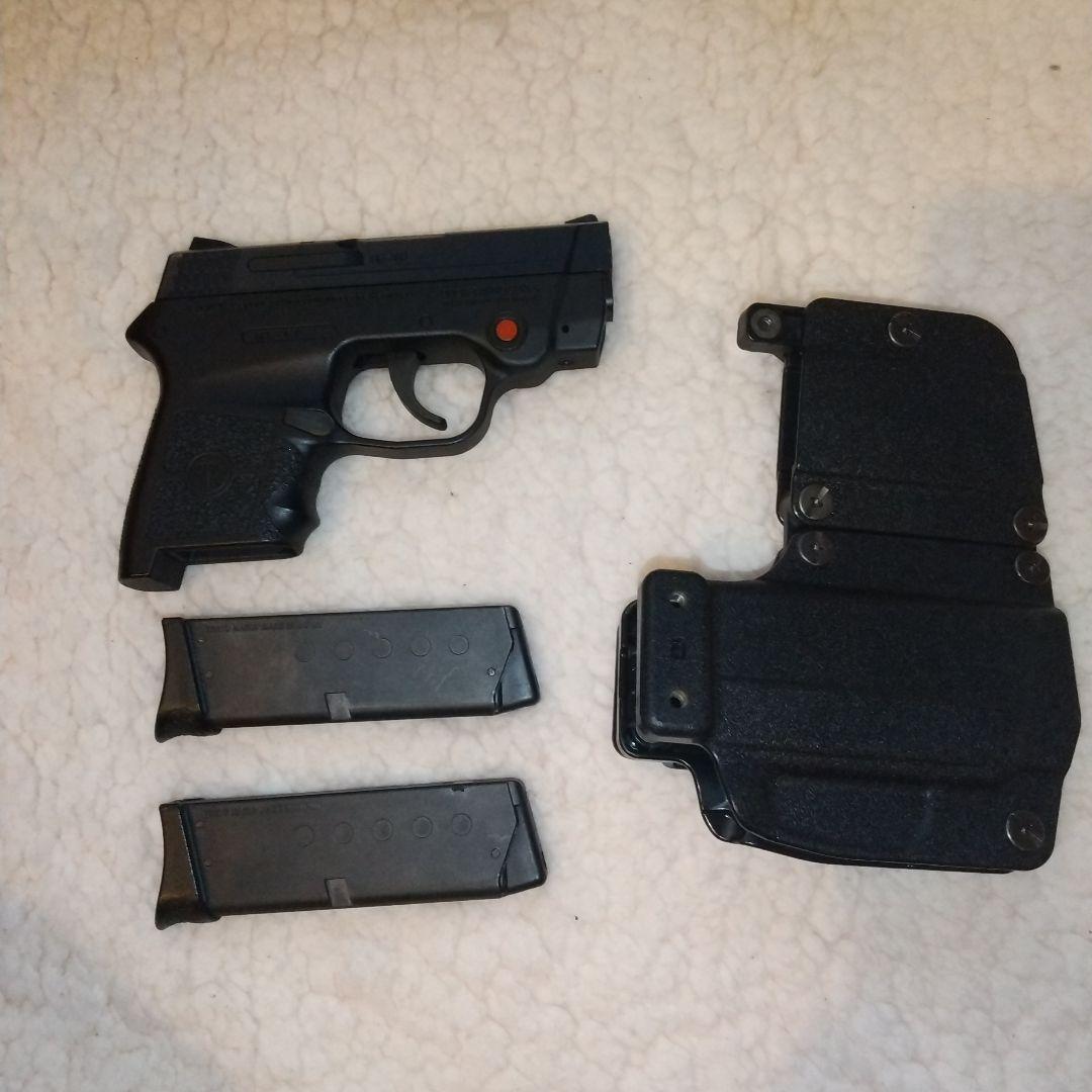 東京マルイBODYGUARD380ガスガン本体と専用ホルスターと予備マガジン