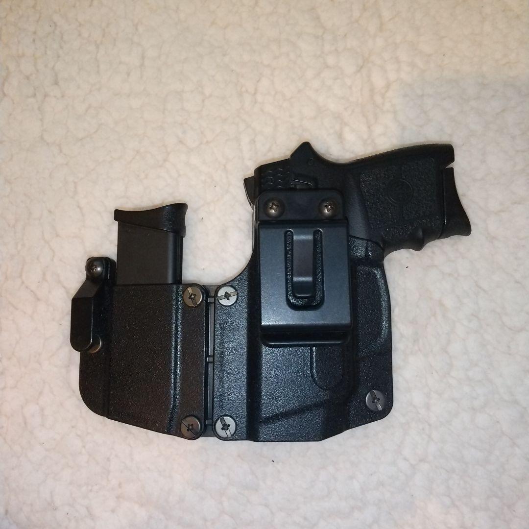 東京マルイBODYGUARD380ガスガン本体と専用ホルスターと予備マガジン