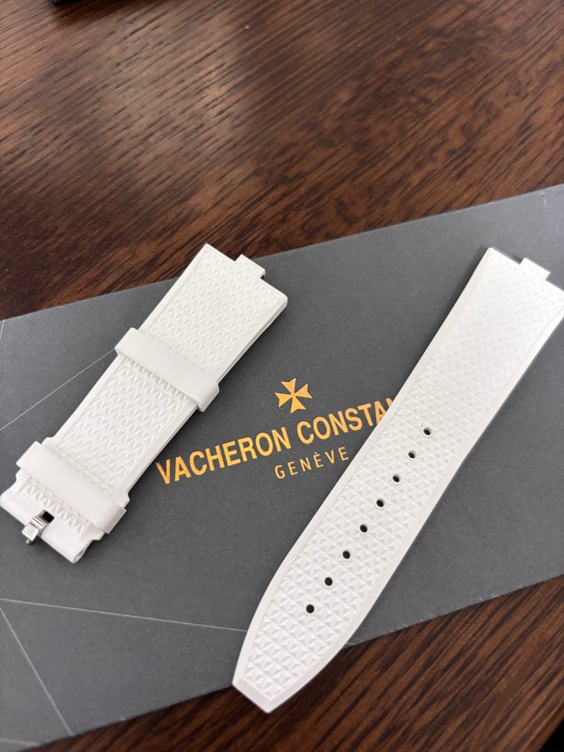 ヴァシュロンコンスタンタン オーヴァーシーズ用 純正　白ベルト