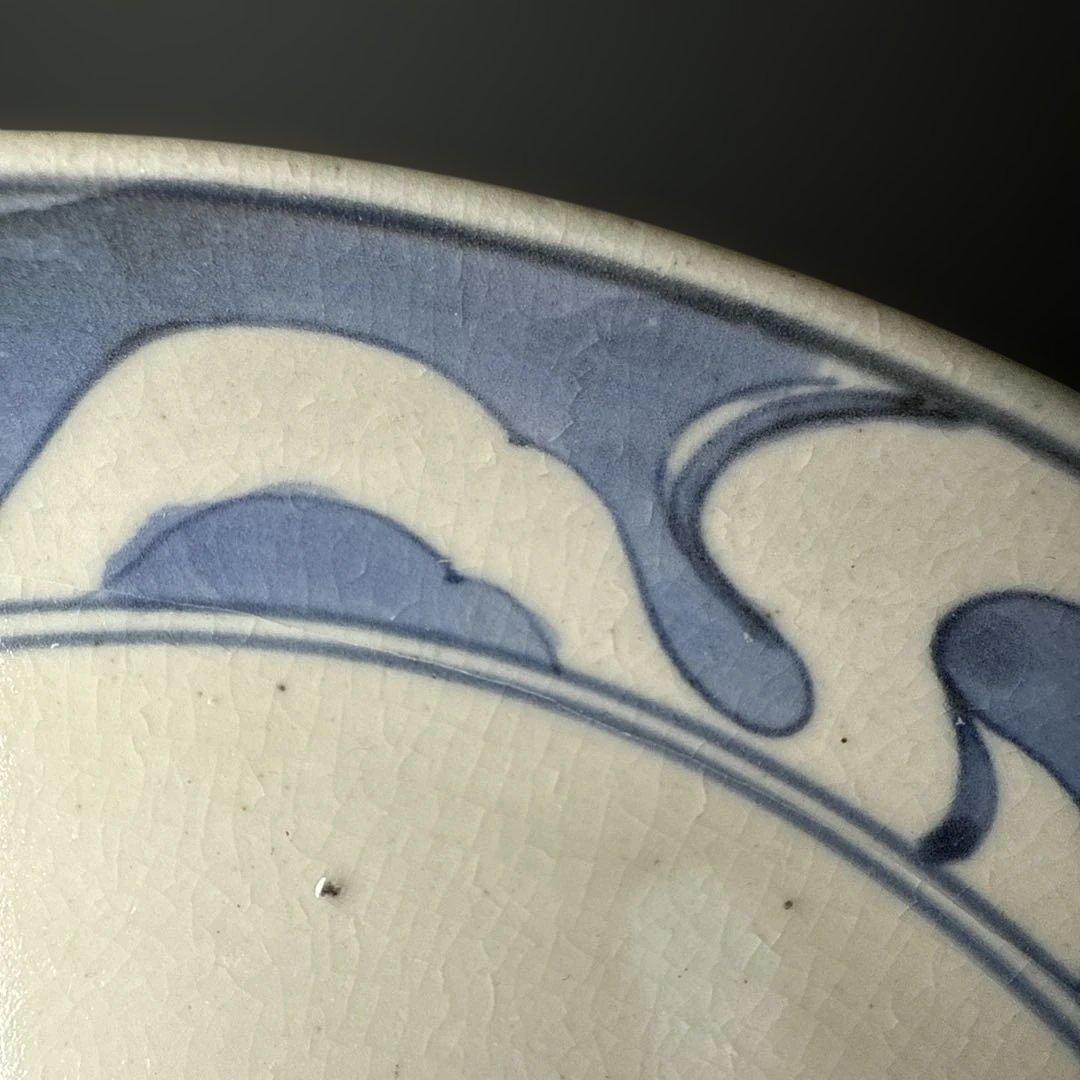 江戸中期　古伊万里　染付鳥蝶図七寸皿　裏唐草　鳥の躍動感！　20.4cm 古美術