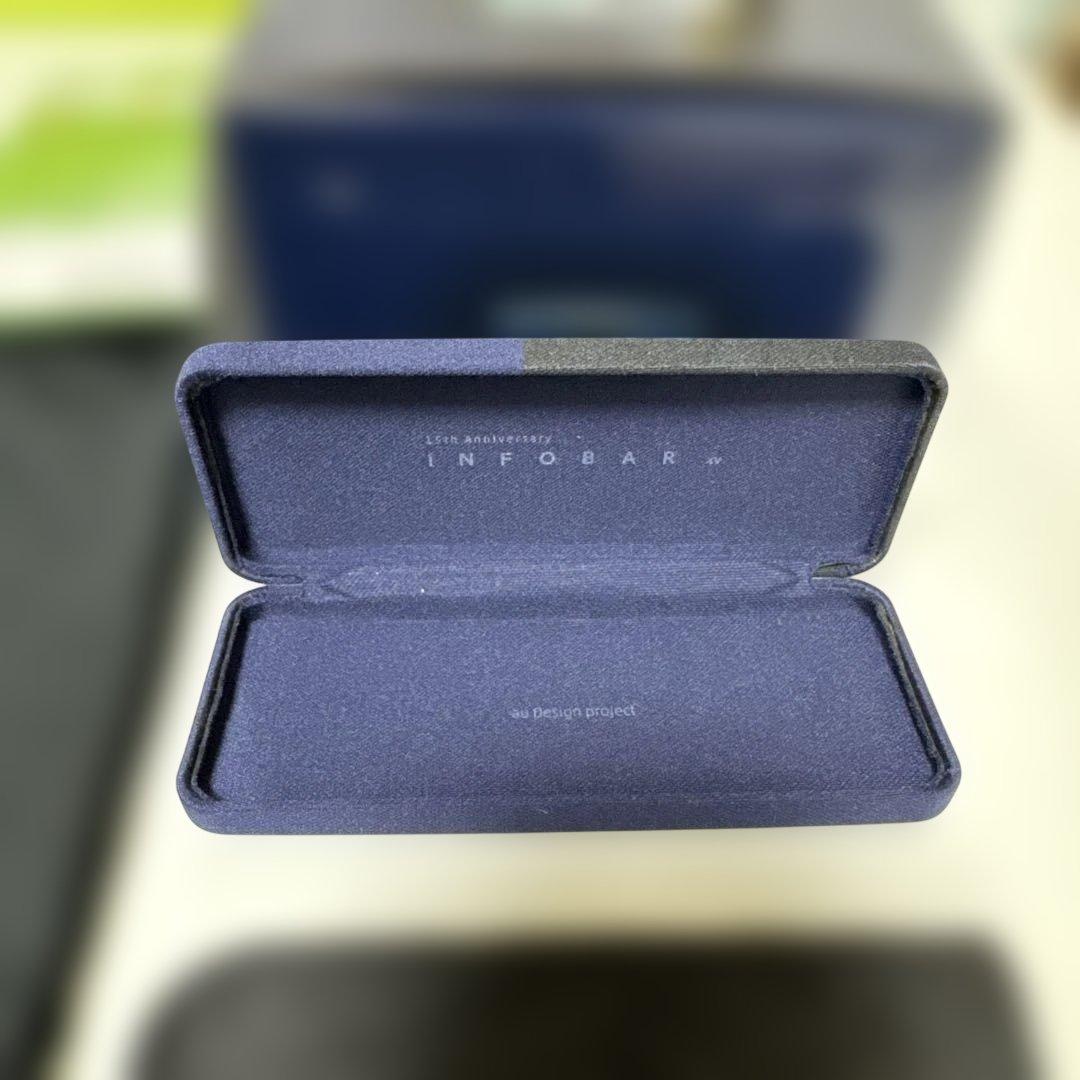 携帯電話本体 INFOBAR xv