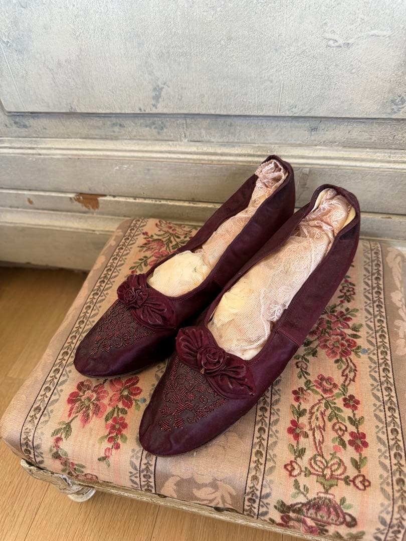 フランスアンティークビーズ刺繍シルクのリボンヴィクトリアンソワレシューズワイン色