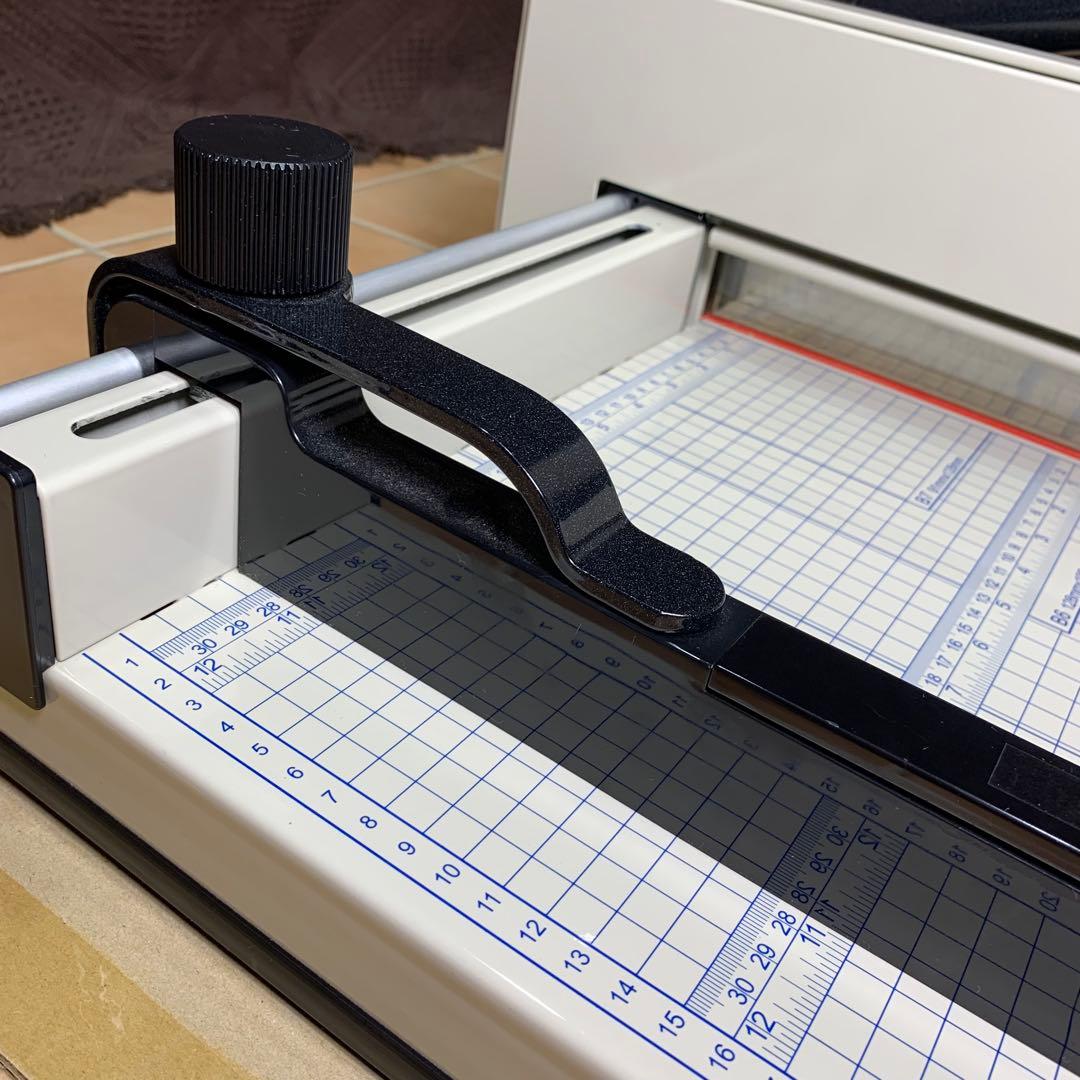 【極美品】HFS 大型裁断機 ペーパーカッター A4サイズ 事務 オフィス