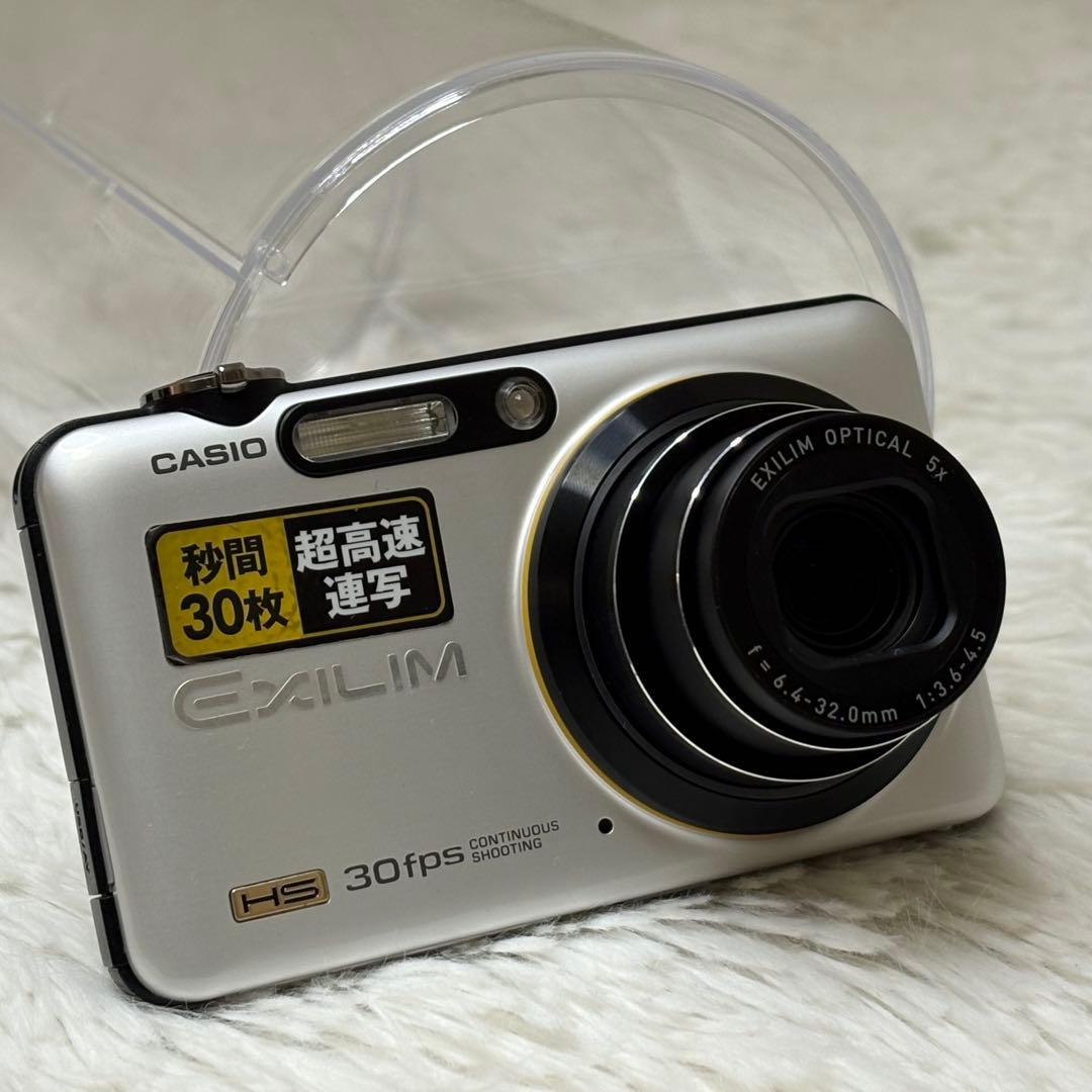 CASIO エクシリム　EX-FC100 充電器　箱　ホワイト　コンデジ　動作品