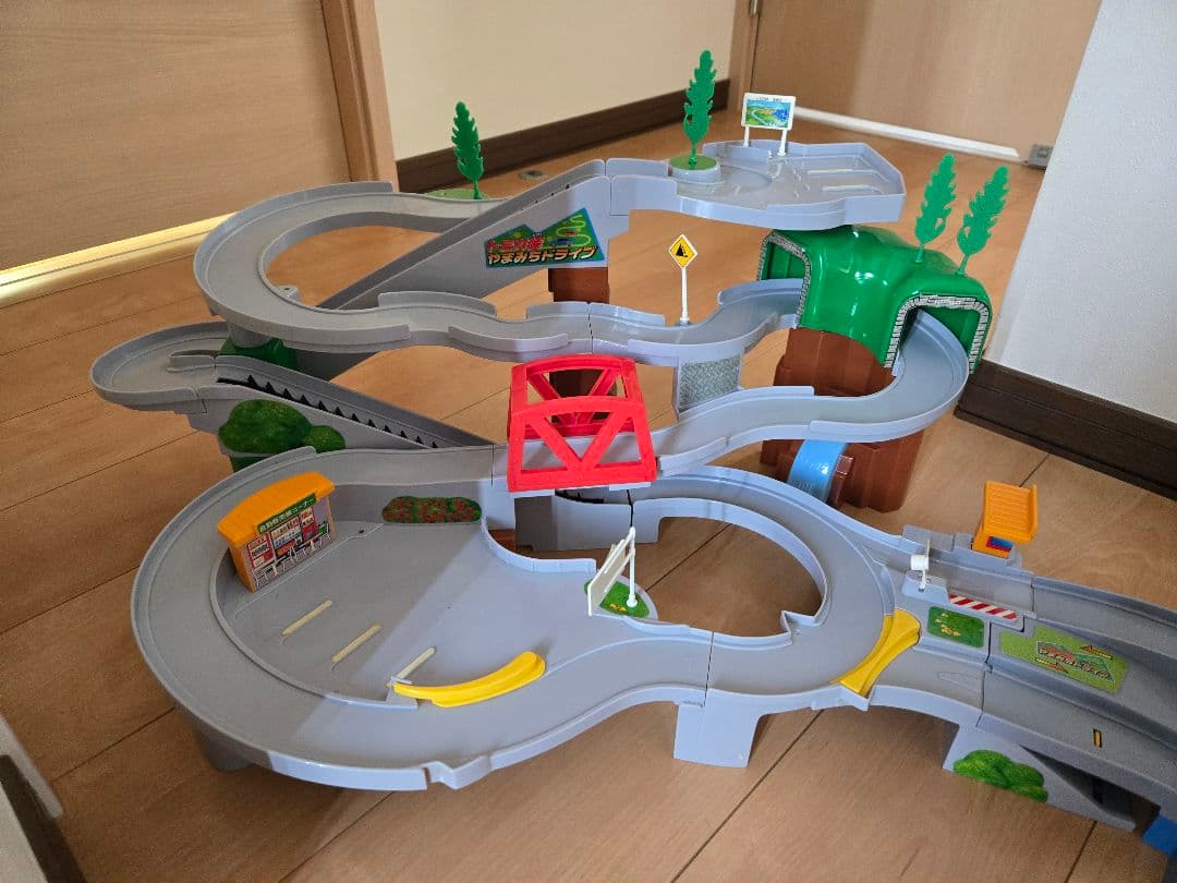 トミカコースまとめ売高速道路にぎやかドライブ 峠山道ドライブ 駐車場