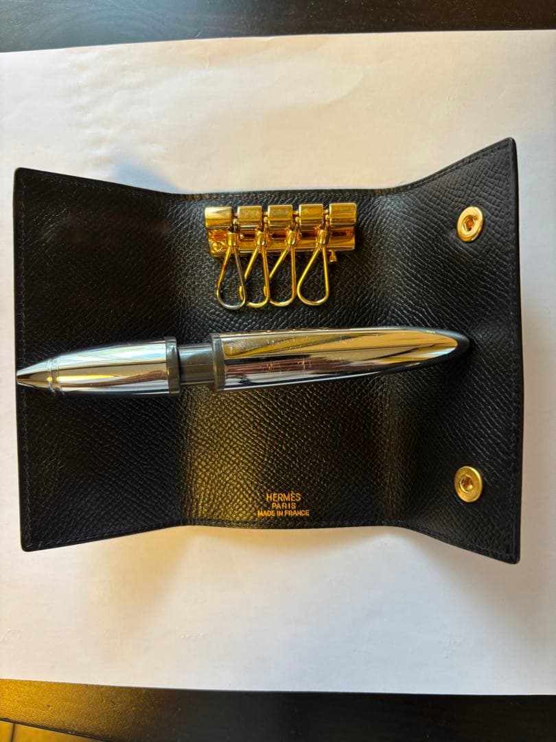 HERMES エルメスレザー黒キーケース 箱付き未使用に近い商品です