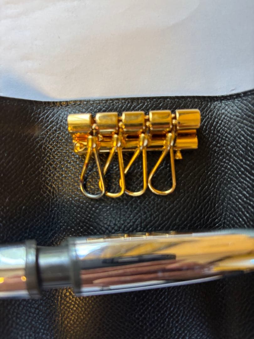 HERMES エルメスレザー黒キーケース 箱付き未使用に近い商品です