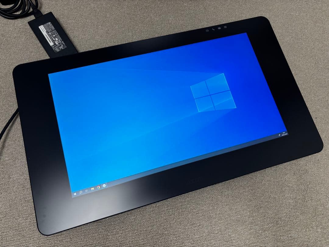 Cintiq Pro 24本体 + 付属品 + VESAマウント・スタンドセット