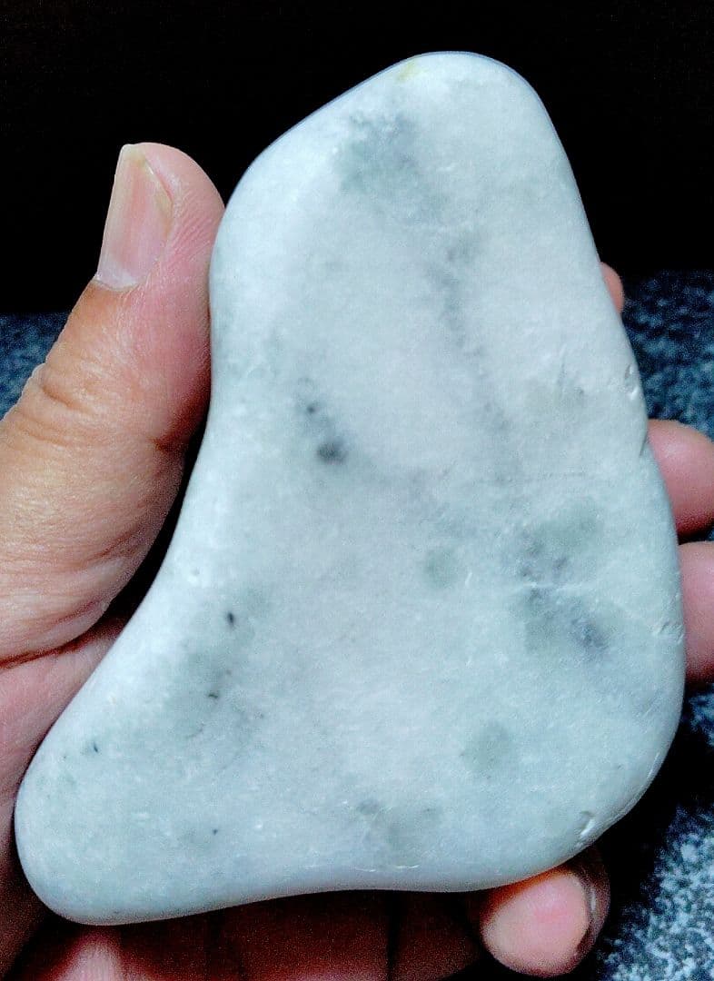 ★翡翠原石★糸魚川硬玉【小滝・転石・バレル621ｇ】