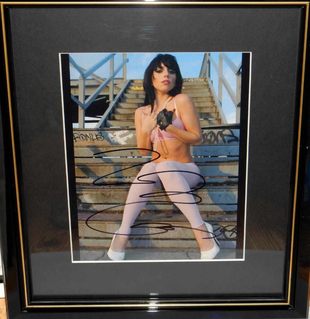 レディー・ガガ　サイン入りポートレート額装済み　証明書付き