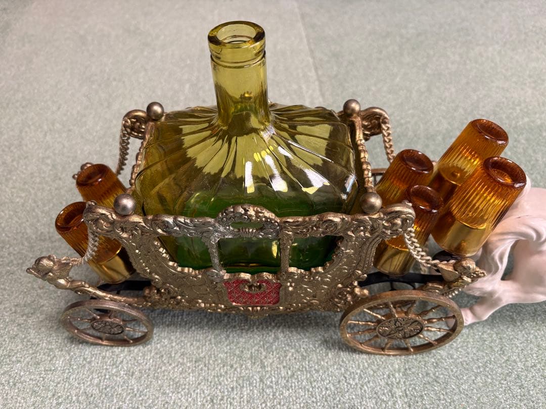 レトロな馬車型デキャンタセット