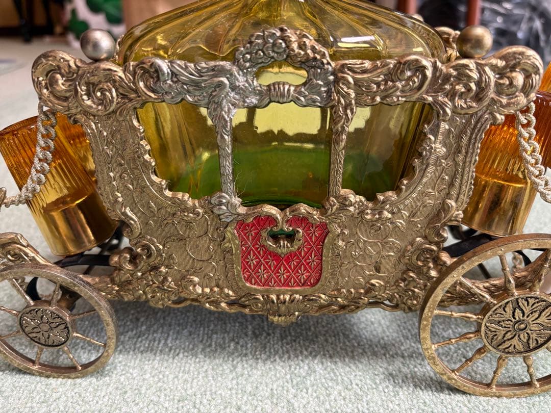 レトロな馬車型デキャンタセット
