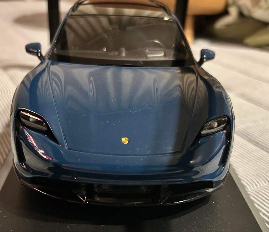 ミニチャンプスMINICHAMPS ポルシェtaycan CUV turbo S