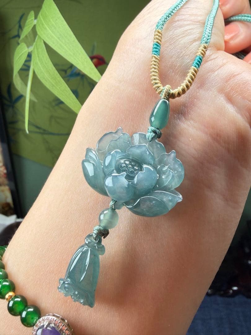 美品❣️天然本翡翠　高品質、氷藍水精巧な蓮花＆蓮の実ネックレス　鑑定書付き