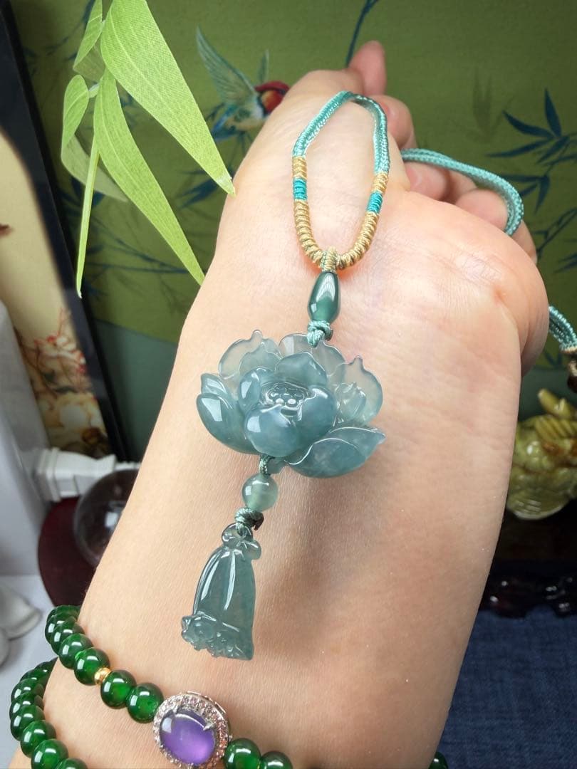 美品❣️天然本翡翠　高品質、氷藍水精巧な蓮花＆蓮の実ネックレス　鑑定書付き