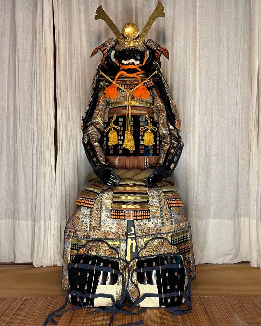 『新品同様 美品！』濃黄•茶糸威 鉄地黒胴当世具足 【甲冑 等身大】 鎧 一式