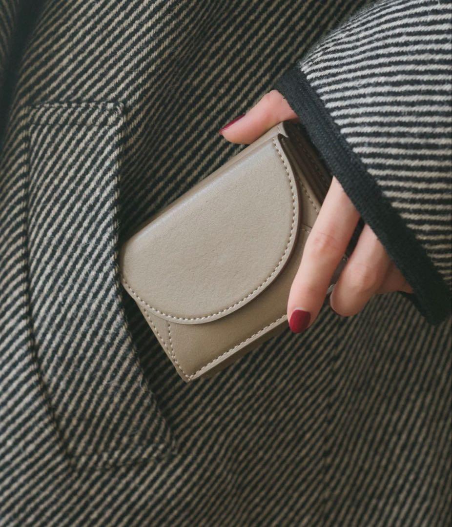 LOVST TOKYO Apple Half-moon Wallet グレージュ