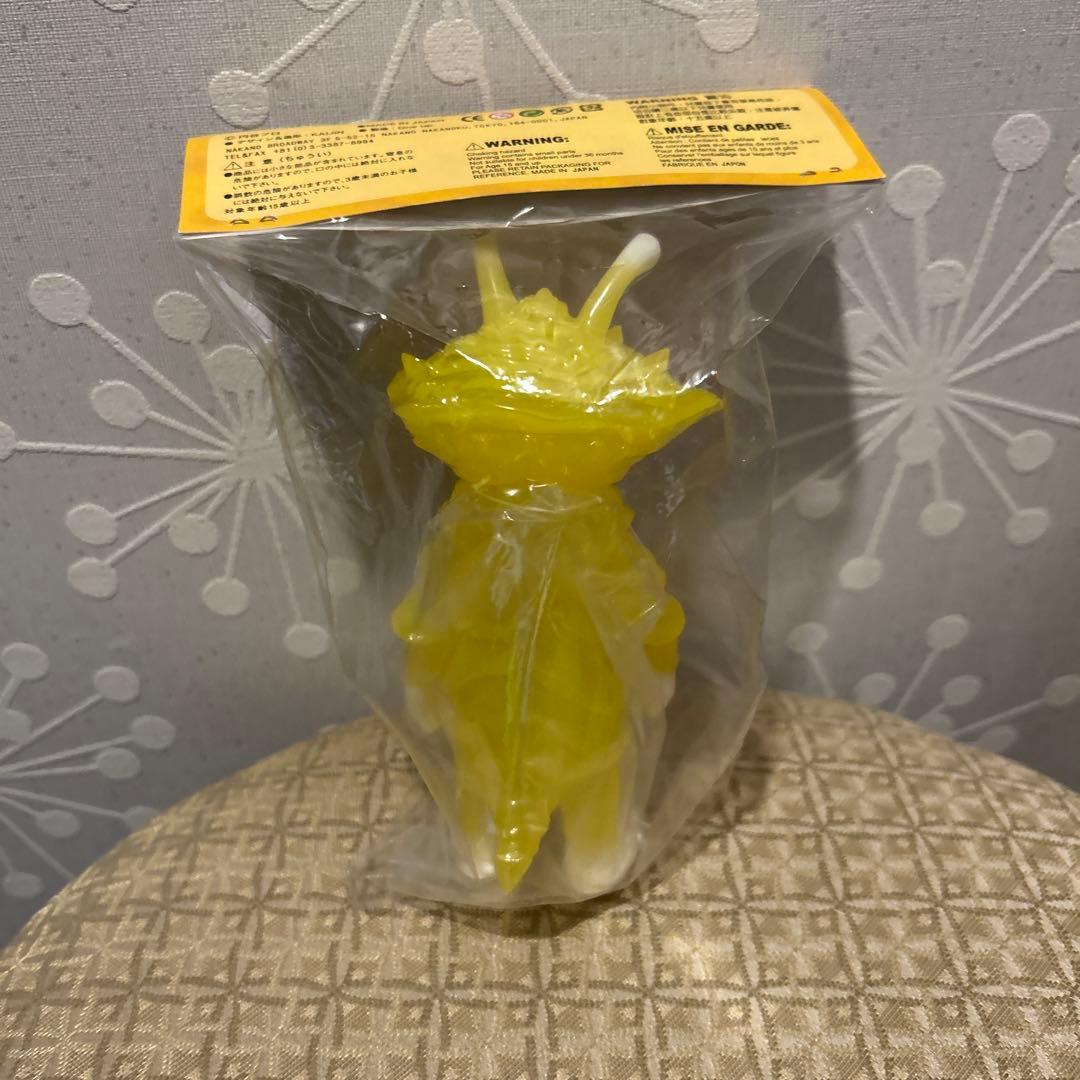 KAIJIN×One up ウルトラ怪獣 カネゴン 乳白イエロー成型 ソフビ