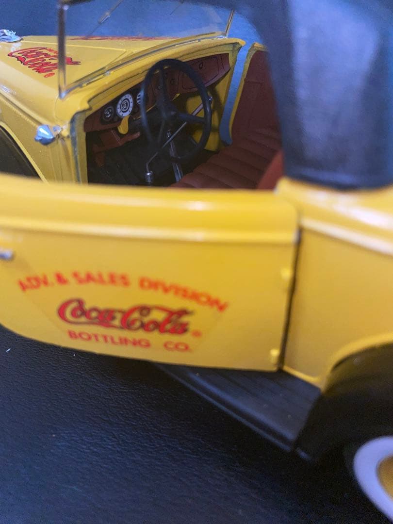 コカコーラ　Coca-Cola  ダイキャスト　フォード Ｖ８　SOLIDO製